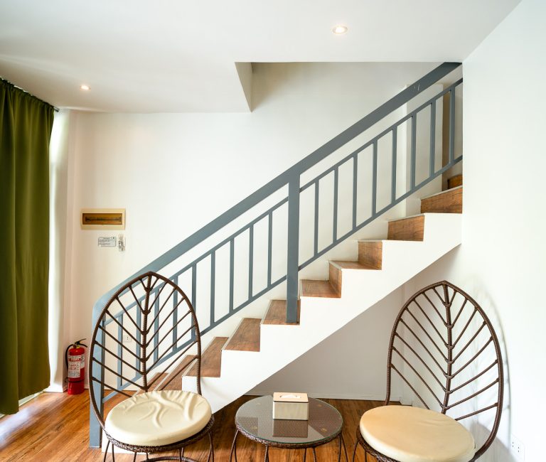 APARTMENT DUPLEX HALL