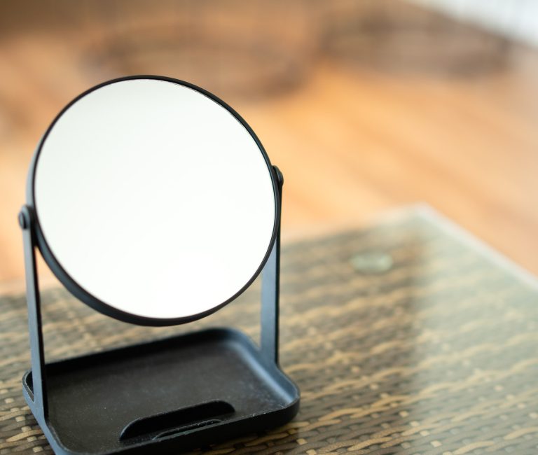 elegant mirror detail